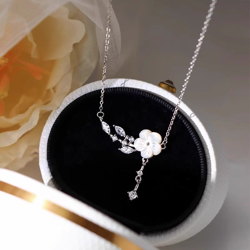 Women's Fashion Sterling Silver Camellia Necklace